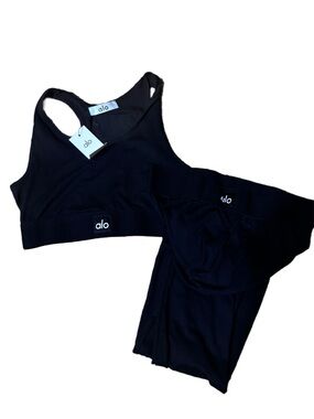 Black Activewear Set – Sports Bra & Leggings (Alo Style)